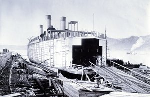 Vooraanzicht van de ijsbrekende treinveerboot SS Baikal tijdens de afwerking op het Baikalmeer door English Photographer